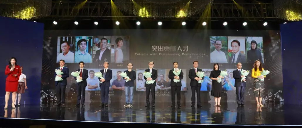 用一朵棉花扭转世界，2003网站太阳集团董事长李建全获龙华“凸起贡献人才”奖